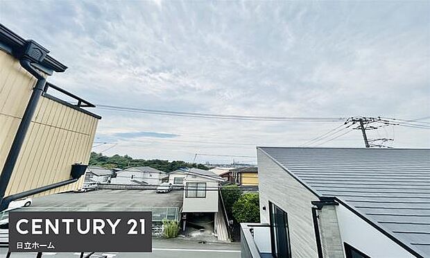 《眺望》　■前面に高い建物がないので開放的で開けた眺望が望めます。