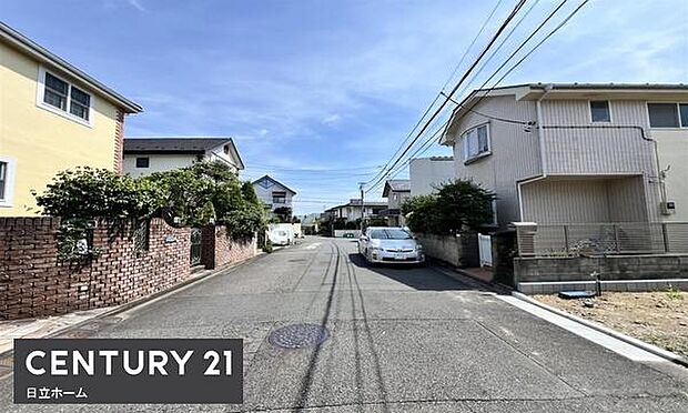 《前面道路》　■静かで落ち着いた雰囲気。