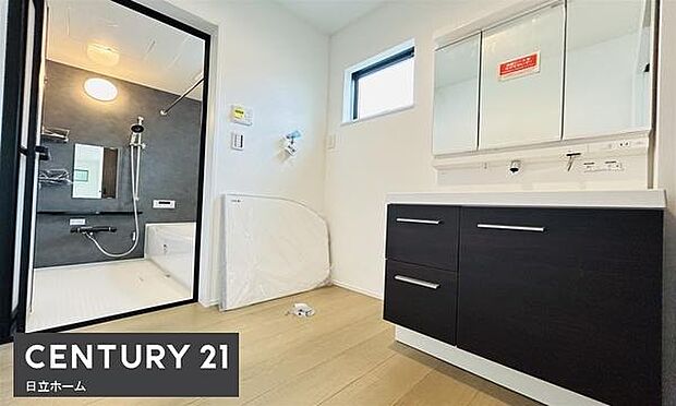 《洗面台》　■朝のバタバタした身支度を支えてくれる洗面所。