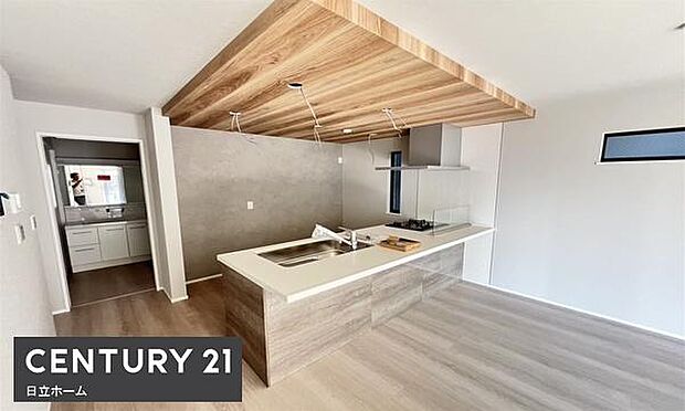 《キッチン》　■家族が集う楽しく親子の会話もはずむキッチン。明るく清潔で使い勝手のいいキッチンには、いつも家族の笑顔があふれています。