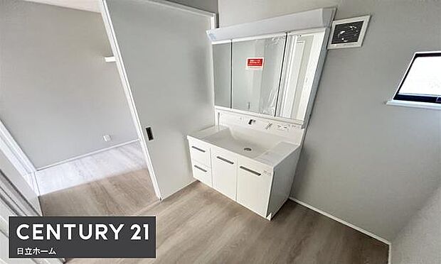 《洗面化粧台》　■使いやすいシャープなデザインの洗面化粧台。