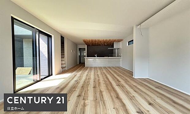 《リビングダイニング》 ■開放的で広いリビング。のびのびとくつろげるリビングは、家族のコミュニケーションの場として、みんなが集まる場所に。