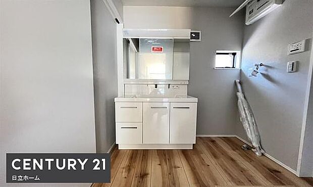 《洗面化粧台》 ■使いやすいシャープなデザインの洗面化粧台。