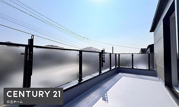 《バルコニー》 ■陽当りも良く、洗濯物も良く乾きそうです。