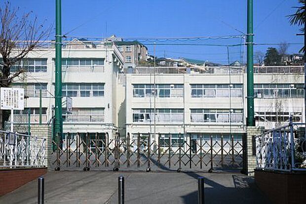 横浜市立峯小学校まで672m