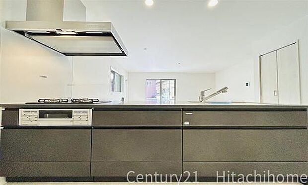 《キッチン》 ■家族が集う楽しく親子の会話もはずむキッチン。明るく清潔で使い勝手のいいキッチンには、いつも家族の笑顔があふれています。