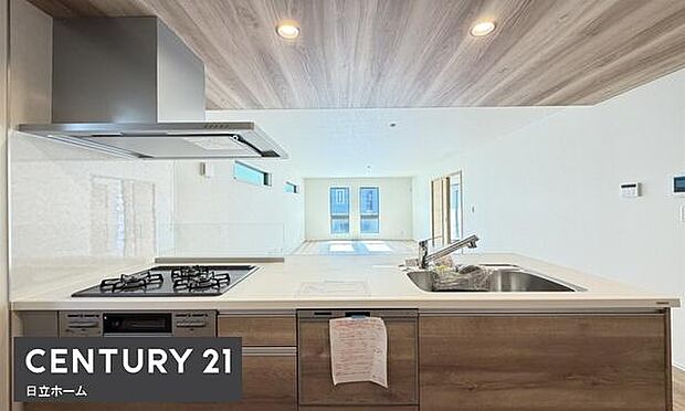 《システムキッチン》 ■大型冷蔵庫や食器棚を置いても余裕なスペース。奥様の料理の腕も上がりそうな予感。