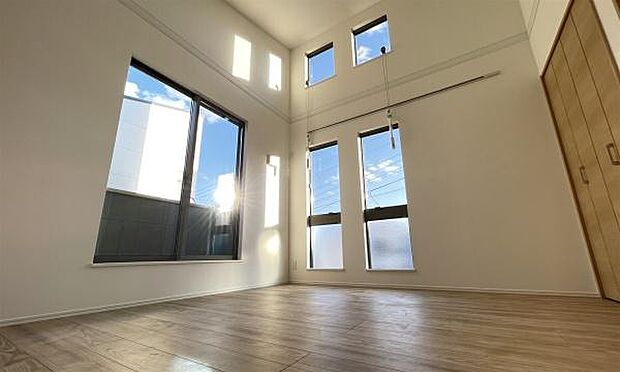 《洋室》 ■明るくスタイリッシュな空間になっています。