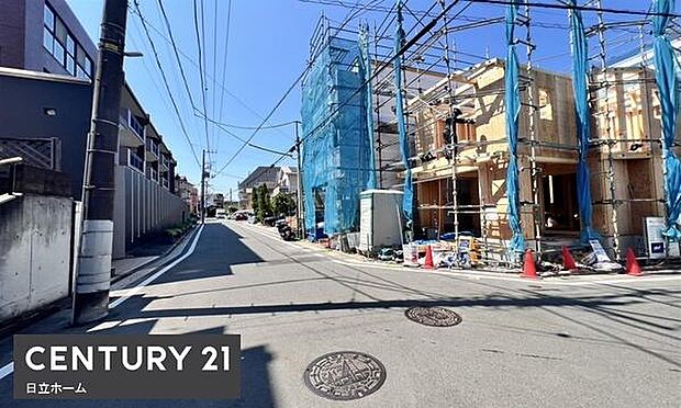 《前面道路》　■道路と敷地はフラットな地形です。