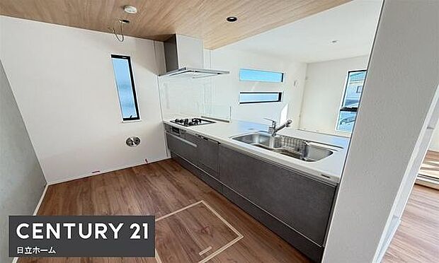 《システムキッチン》　■お手入れしやすくきれいなキッチン。お料理の始めから後片付けまで楽しい時間になりそうです。