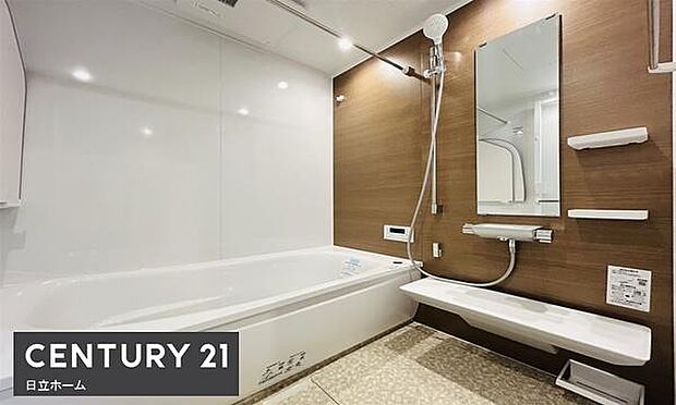 《浴室》　■体を洗う、温まるだけの場所から心身ともに快適な空間へと進化したバスルーム。一日の疲れが癒される優雅な時間を堪能してください。