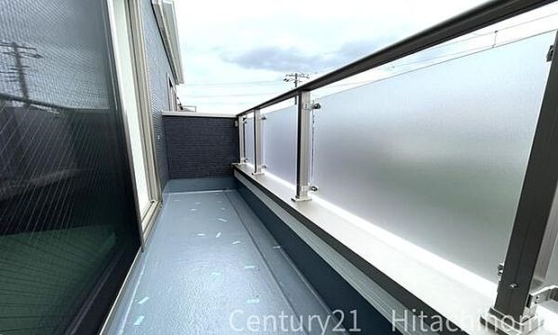 《バルコニー》　■陽当りも良く、洗濯物も良く乾きそうです。