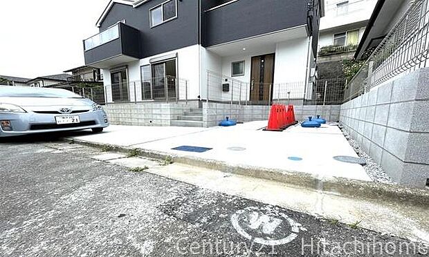 《駐車場》　■駐車場2台可能（車種による）。間口もゆったり。らくらく停められます。