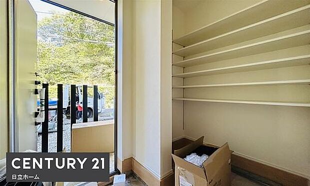 《玄関》　■シューズクローゼット付きで玄関もスッキリ。