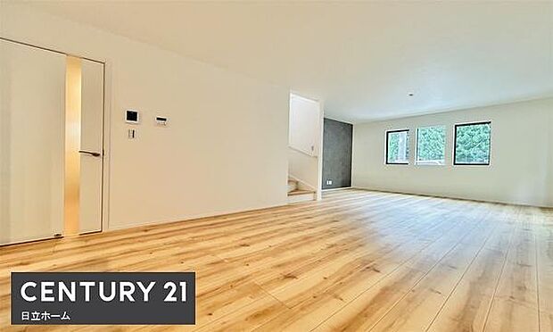 《リビングダイニング》 ■家族が自然と集まって、思い思いにくつろぎ、遊び、語らう、やすらぎの空間。