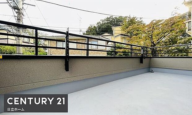 《バルコニー》 ■陽当りも良く、洗濯物も良く乾きそうです。