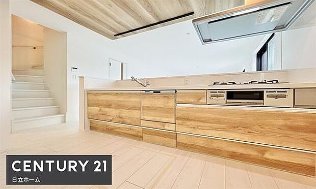 《システムキッチン》　■会話を楽しみながら食事を味わう。一緒にいる時間が楽しい空間。カフェにいるような気分で毎日を過ごしたい。家族でいる時間を柔らかに包み込むインテリア。