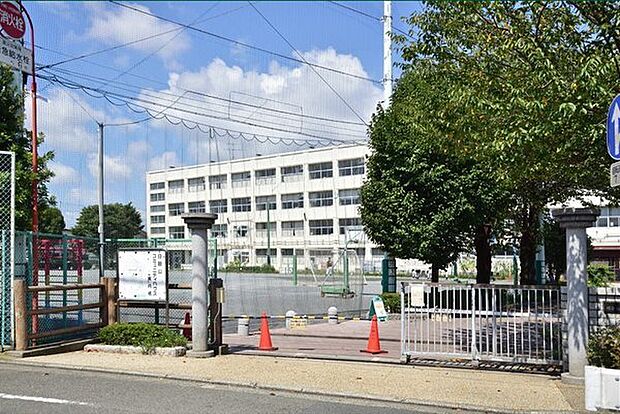 横浜市立日限山小学校まで1334m、学校教育目標：互いを思いやり、認め合い、進んで活動ができるようにします