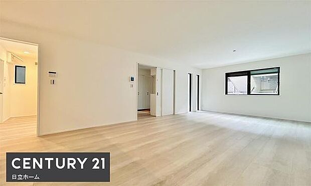 《リビングダイニング》　■上質な時間を育む暮らしのメインステージ。寛ぎとご家族とのコミュニケーションを育む居心地のよい場所。家族の笑顔と何気ない会話がいつまでも絶えないそんな素敵な空間の予感がします。