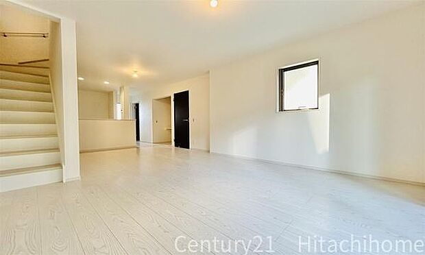 《リビングダイニング》 ■ご家族でゆったりとした時間を過ごす場所です。