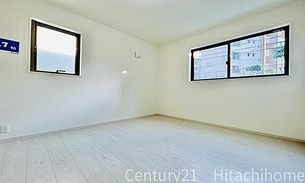 《洋室》 ■型にはまらない多才なプライベートルーム。くつろぎの場としてだけでなく、趣味や仕事のパーソナルスペースとしても活躍する、ゆったりした寝室。個の時間をたっぷり楽しめる快適空間です。