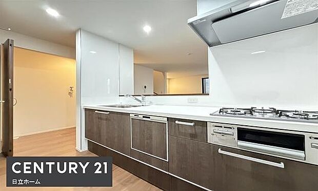 《キッチン》　■使いやすい収納豊富なキッチンです。