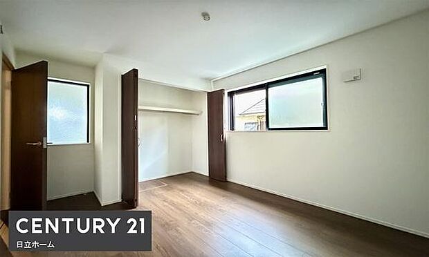 《寝室》　■心地よい眠りへといざなう落ち着いた雰囲気の寝室