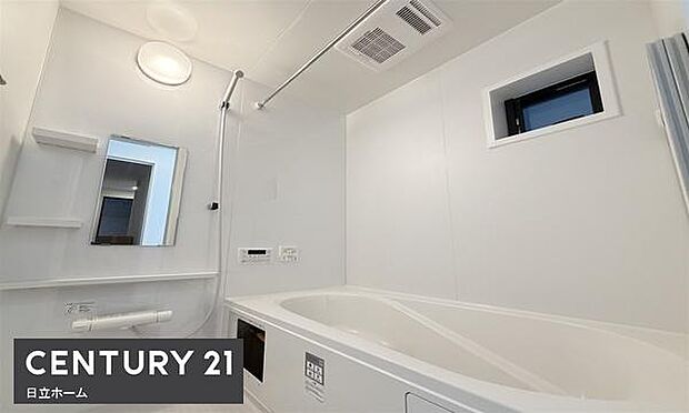 《浴室暖房乾燥機》　■浴室を温めてくれるので、冬のお風呂も快適。衣類乾燥やカビ防止等様々な用途でお役に立ちます。