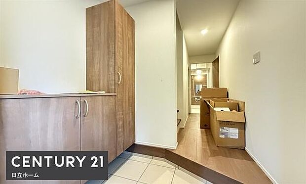 《玄関》　■シューズボックス付きで玄関もスッキリ。