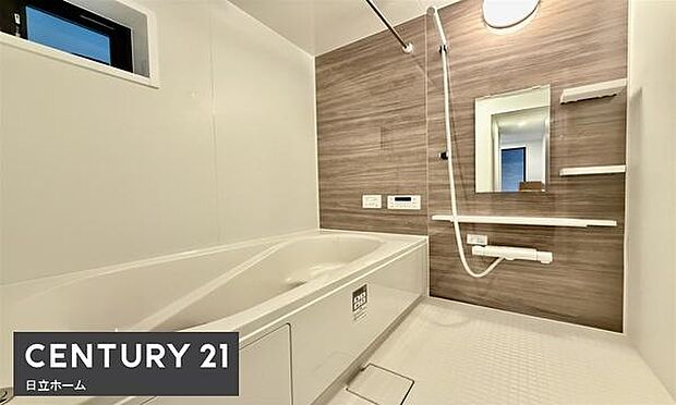 《浴室暖房乾燥機》　■浴室を温めてくれるので、冬のお風呂も快適。衣類乾燥やカビ防止等様々な用途でお役に立ちます。