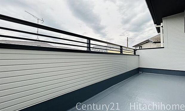 《バルコニー》 ■陽当りも良く、洗濯物も良く乾きそうです。