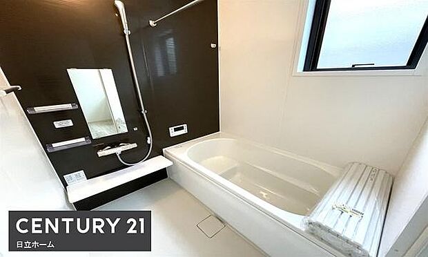 《浴室》　■高級感のあるバスルームは一日の疲れを癒す居心地の良い空間です。