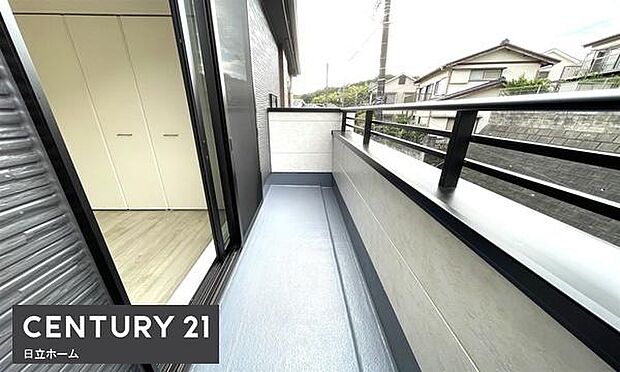 《バルコニー》　■「青い空」と「白い雲」、「気分が晴れる場所」がここにあります。