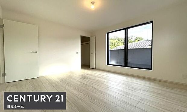 《寝室》　■心地よい眠りへといざなうしっとりと落ち着いた雰囲気の寝室。収納豊富で寝室をいつもすっきりさせてくれます。