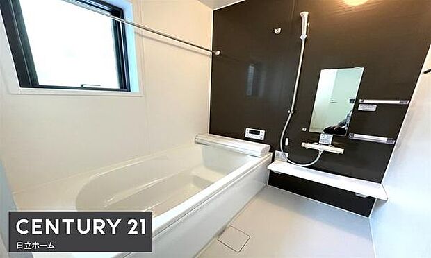 《浴室》　■高級感のあるバスルームは一日の疲れを癒す居心地の良い空間です。