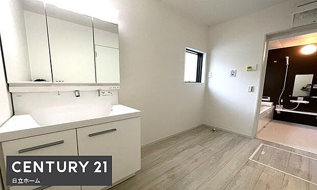 《洗面化粧台》　■使いやすいシャープなデザインの洗面化粧台。