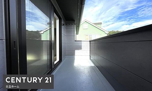 《バルコニー》　■「青い空」と「白い雲」、「気分が晴れる場所」がここにあります。