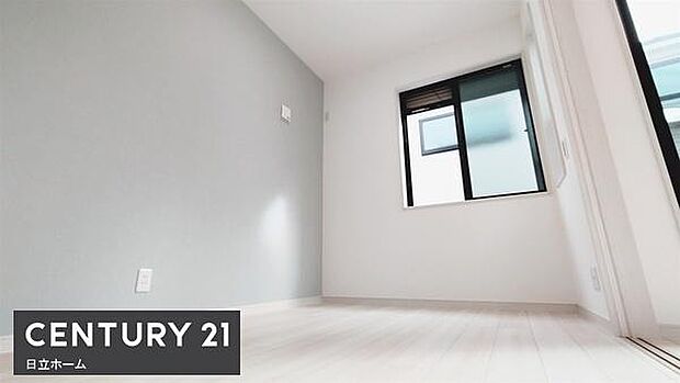 《子供部屋》 ■お子様の成長を優しく見守る、明るい子供部屋。遊んだり、学んだり、時には一人の時間を過ごしたりと健やかな毎日を育む大切な場所。未来への第一歩を育む、かけがえのない空間です。