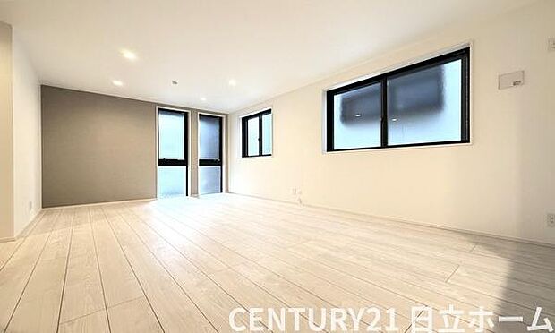 《リビングダイニング》 ■家族が自然と集まって、思い思いにくつろぎ、遊び、語らう、やすらぎの空間。