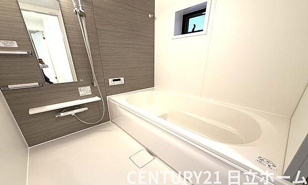 《浴室》 ■体を洗う、温まるだけの場所から心身ともに快適な空間へと進化したバスルーム。一日の疲れが癒される優雅な時間を堪能してください。