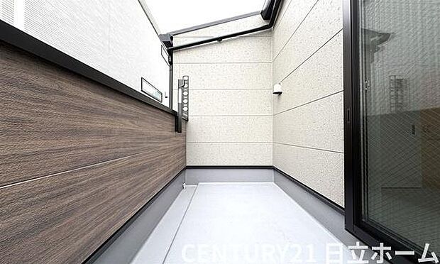 《バルコニー》 ■陽当りも良く、洗濯物も良く乾きそうです。