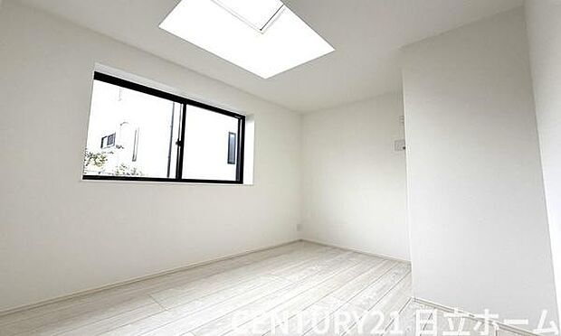 《子供部屋》 ■明るい陽の差す居室。子供部屋にもちょうど良さそうですね。