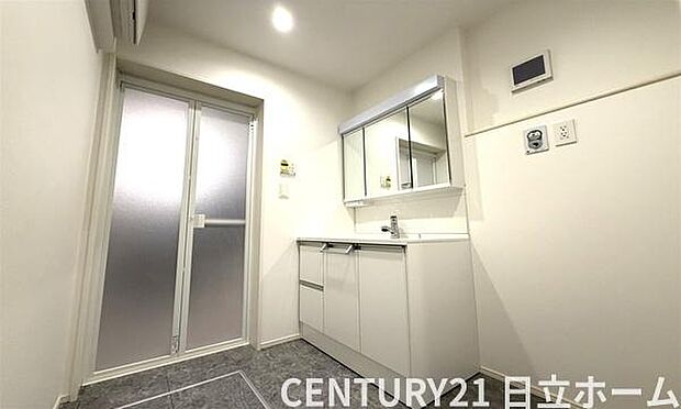 《洗面台》 ■朝のバタバタした身支度を支えてくれる洗面所。