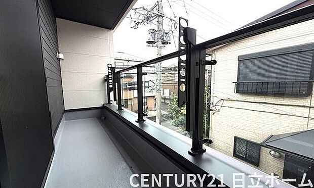 《バルコニー》 ■陽当りも良く、洗濯物も良く乾きそうです。