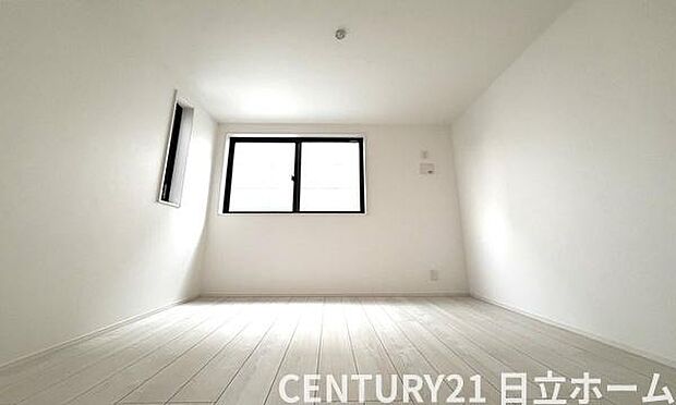 《洋室》 ■机とべットを入れても十分な広さ。。お子様の勉強部屋に。