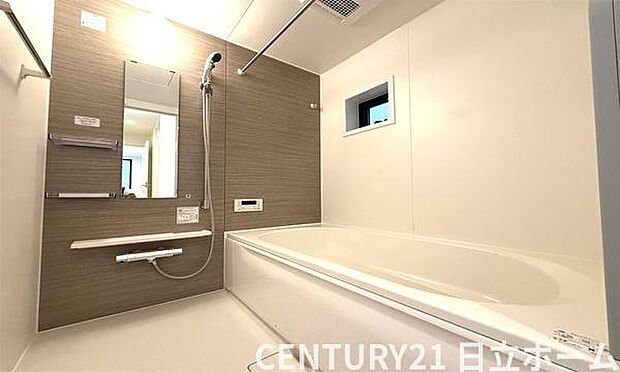 《浴室》 ■体を洗う、温まるだけの場所から心身ともに快適な空間へと進化したバスルーム。一日の疲れが癒される優雅な時間を堪能してください。