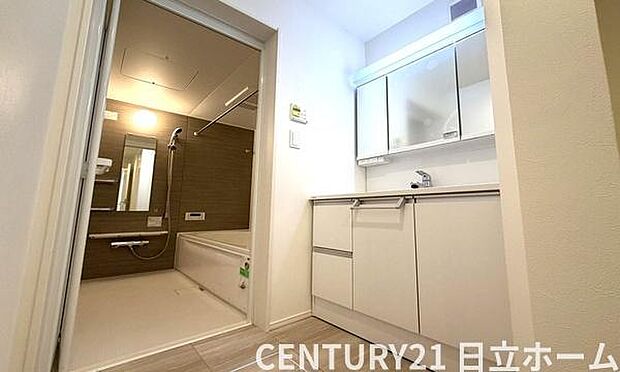 《洗面化粧台》 ■使いやすいシャープなデザインの洗面化粧台。