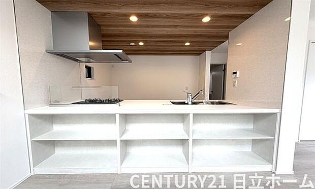 《キッチン》 ■インテリアの主役になる、モダンでスタイリッシュなシステムキッチン。美しいデザインと使い勝手の良さを兼ね備え、料理をするのが待ち遠しくなる空間です。