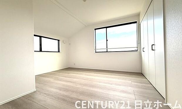 《寝室》 ■心地よい眠りへといざなうしっとりと落ち着いた雰囲気の寝室。