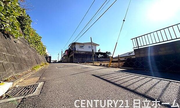 《前面道路》　■閑静な住宅街の一角